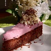 Ciasto kakaowe z gruszkami i masą jagodową