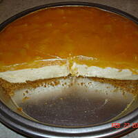 Sernik na zimno z brzoskwiniami