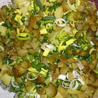 Kartoffelsalat-niemiecka sałatka ziemniaczana