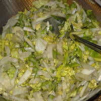 łosoś pieczony z sałatka z kopru włoskiego