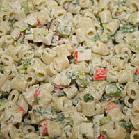 Sałatka z Makaronu i Paluszkȯw Krabowych