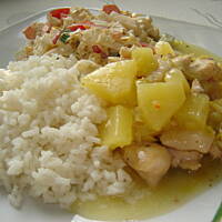 Piersi kurczaka z ananasem