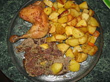 Fot. martikoziolek, Pieczona wątróbka z udkiem i ziemniakami
