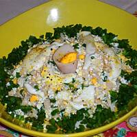 Sałatka jajeczna z białym serem i szynką