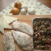 Piersi kurczaka w cieście francuskim z niespodzianką