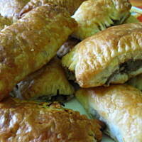 paszteciki z ciasta francuskiego