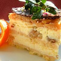 Sernik gotowany kruchym ciastem przekładany