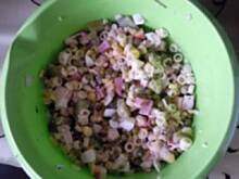 Fot. trooskava, Sałatka z paluszkami krabowymi surimi i makaronem