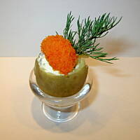 Wielkanocne jajko z ziemniaka z kawiorem