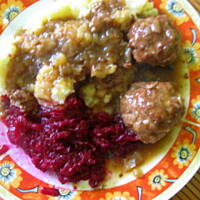 Klopsiki w sosie pieczeniowym z kapustą