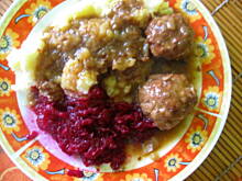 Fot. leniszcze, Klopsiki w sosie pieczeniowym z kapustą