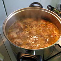 Klopsiki w sosie pieczeniowym z kapustą