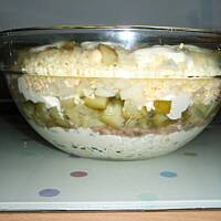 Sałatka warstwowa z tuńczykiem