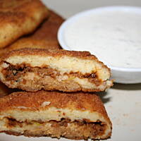 Smażone rożki ziemniaczane z wołowiną kasiuli