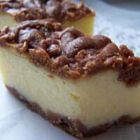 Sernik w cieście kakaowym.