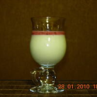 Mus jogurtowy z sosem truskawkowo-bananowym