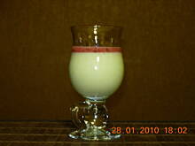 Fot. Satina, Mus jogurtowy z sosem truskawkowo-bananowym