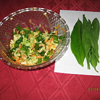 surówka z czosnkiem niedżwiedzim.