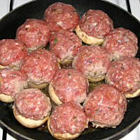 Pieczarki faszerowane mięsem mielonym