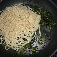 Spaghetti ze szpinakiem i krewetkami