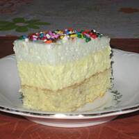 Biszkopt z masą serową i pianką