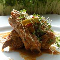 Żeberka w kolorowej papryce z rzeżuchą