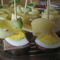 Koreczki z ogórkiem i jajkiem