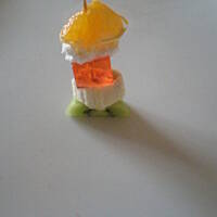 Owocowe koreczki z serem Capri