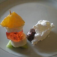 Owocowe koreczki z serem Capri