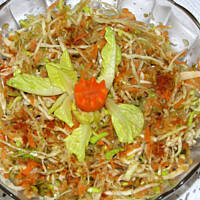 Surówka wiosenna z białej kapusty