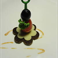 Koreczek na pumperniklu Alll