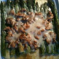 Szparagii zapiekane pod beszamelem z kurkami