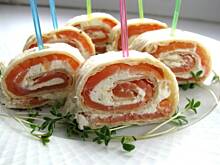 Fot. PaniMISIOWA, Wykwintne roladki łososiowe (koreczki)