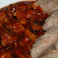 Gulasz z indyka z kluseczkami gryczanymi