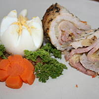 Musztardowe roladki schabowe z boczkiem i cebulą kasiuli