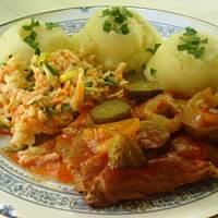 Karkówka w sosie ogórkowo-pomidorowym