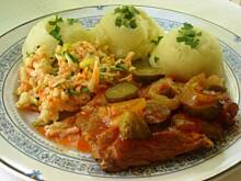 Fot. eNka, Karkówka w sosie ogórkowo-pomidorowym