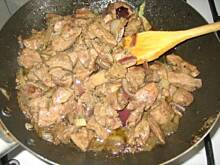 Fot. asikyoasik, wątróbka drobiowa z cebulką