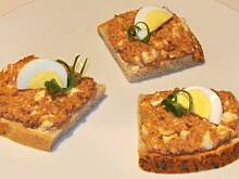 Fot. megii013, Pasta rybna - pomidorowa z jajkiem i cebulką