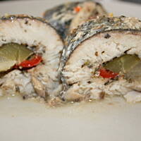 Nadziewane roladki z pstrąga  w śmietanowym sosie kasiuli