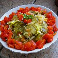 Sałatka z kiszonych ogórków z papryką