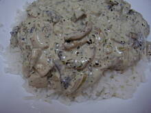 Fot. alhena, Kurczak w sosie śmietanowo-pieczarkowym z ryżem.