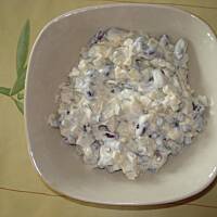 Sałatka czosnkowa do potraw z grilla