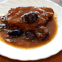 Schab w sosie ze śliwkami bądź żurawiną