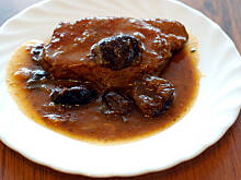Fot. MAGDAITYLE, Schab w sosie ze śliwkami bądź żurawiną