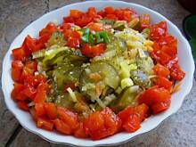 Fot. niebieska różyczka, Sałatka z kiszonych ogórków z papryką