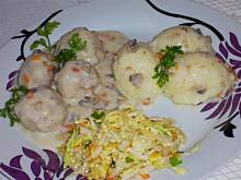 Fot. niebieska różyczka, Kulki z mięsa mielonego w sosie