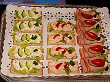 Fot. niebieska różyczka, Kanapki andrzejkowe z łososiem