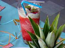 Fot. niebieska różyczka, Koktajl truskawkowy z bitą śmietaną