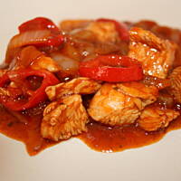 Piekielny gulasz z indyka z papryką i miodem kasiuli